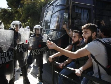 Συγκέντρωση διαμαρτυρίας στα Προπύλαια για την Ηριάννα και τον Περικλή